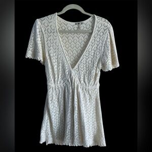 Metro White Vneck Crocheted Top Size L